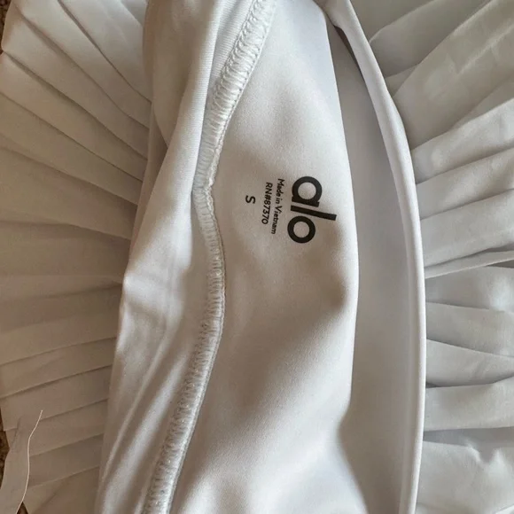 ALO Yoga White Pleated Skater Skirt - Picture 4 of 5